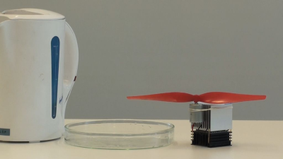 Obr. 2 Sestavený experiment s&nbsp;využitím Peltierova článku